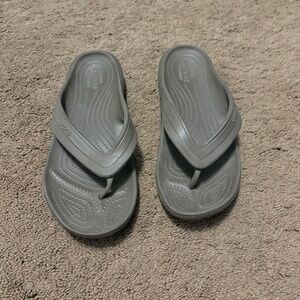 Women’s crocs flip flops size 7